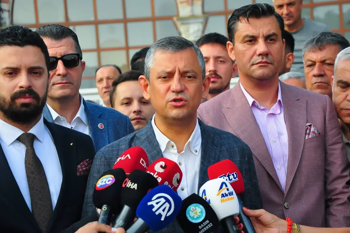 Özel'den namaz çıkışı sert sözler: Bin pişman ederim