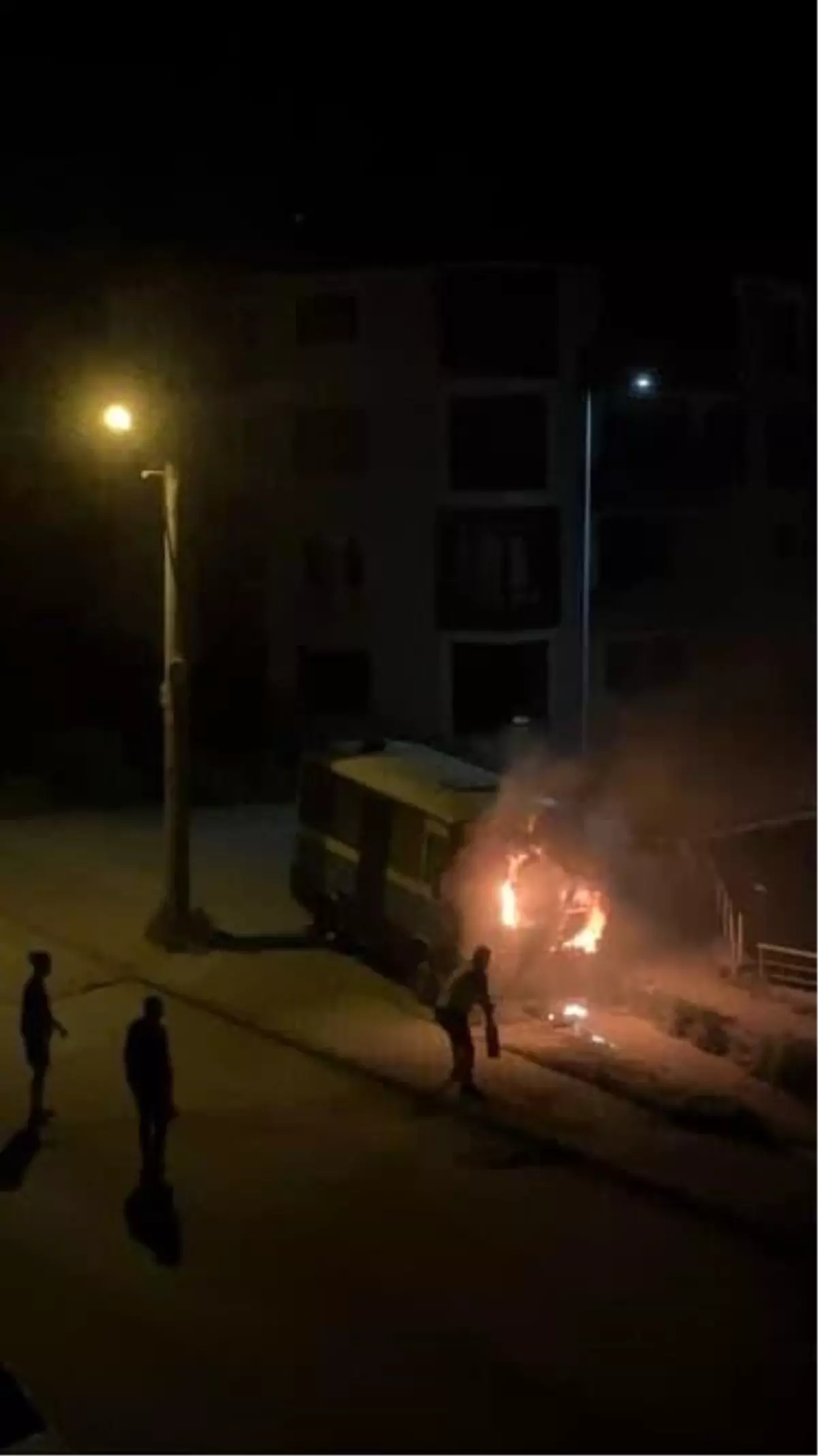Safranbolu'da Park Halindeki Minibüs Yangın Çıkardı