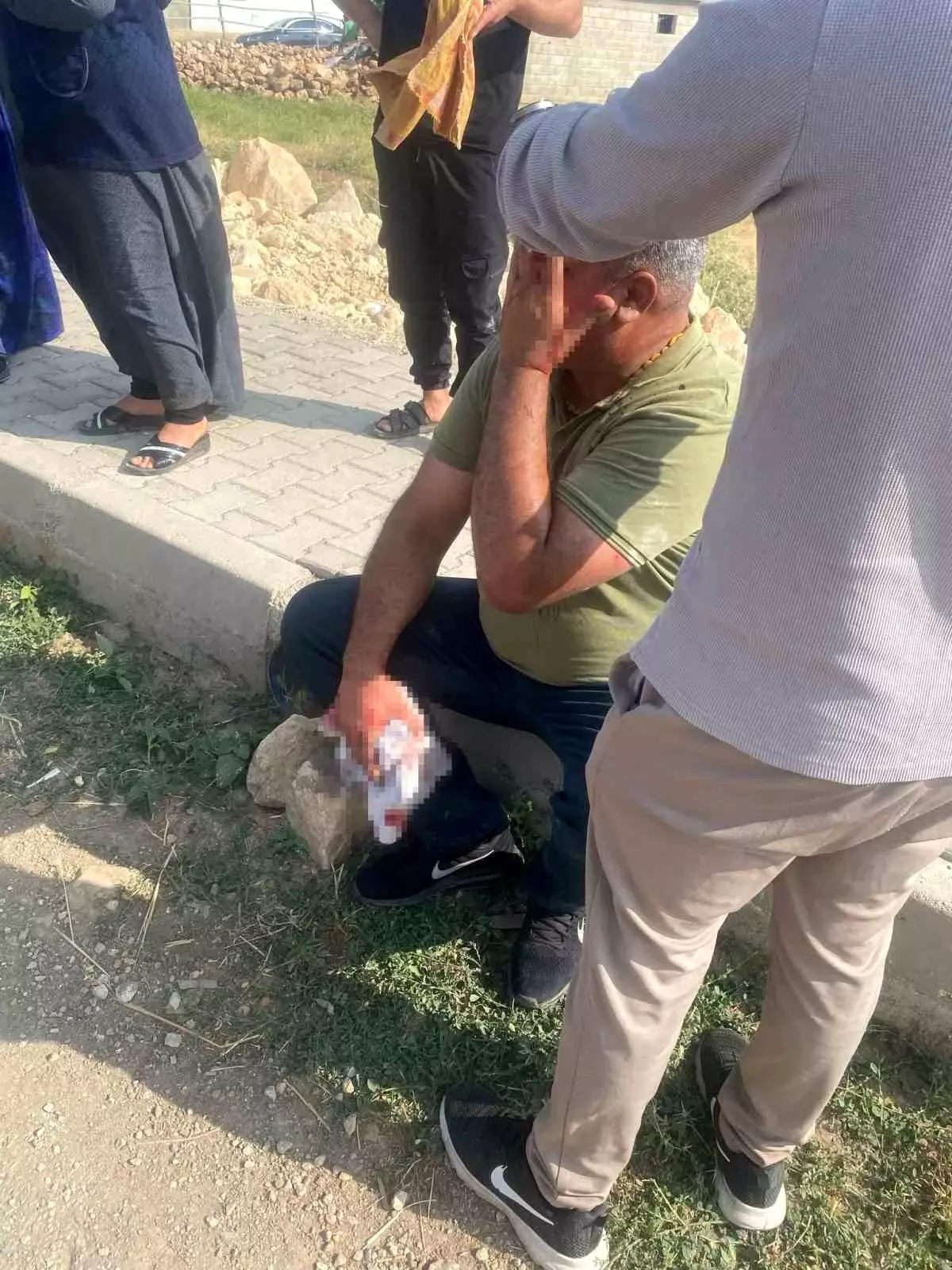 Şanlıurfa'da Çocuk Kavgası Sonrası Taşlı Sopalı Kavga: 5 Yaralı
