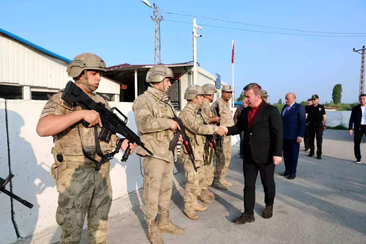 Vali Aydoğdu, Güvenlik Güçlerine Bayram Ziyareti Gerçekleştirdi