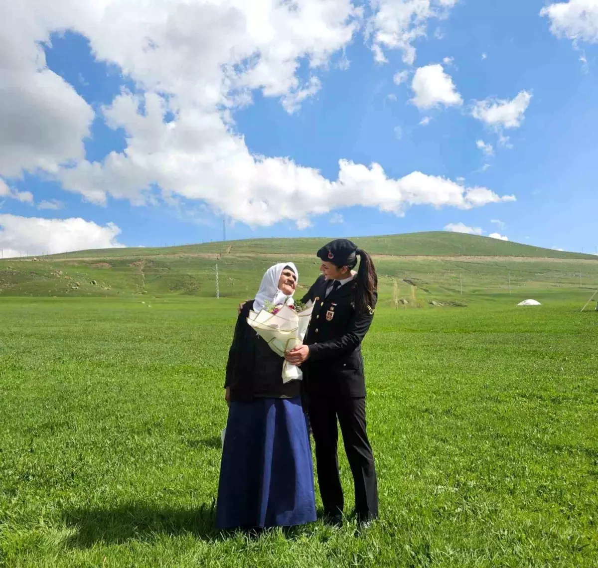 Ağrı'da jandarmadan bayramda şehit ailelerine vefa ziyareti