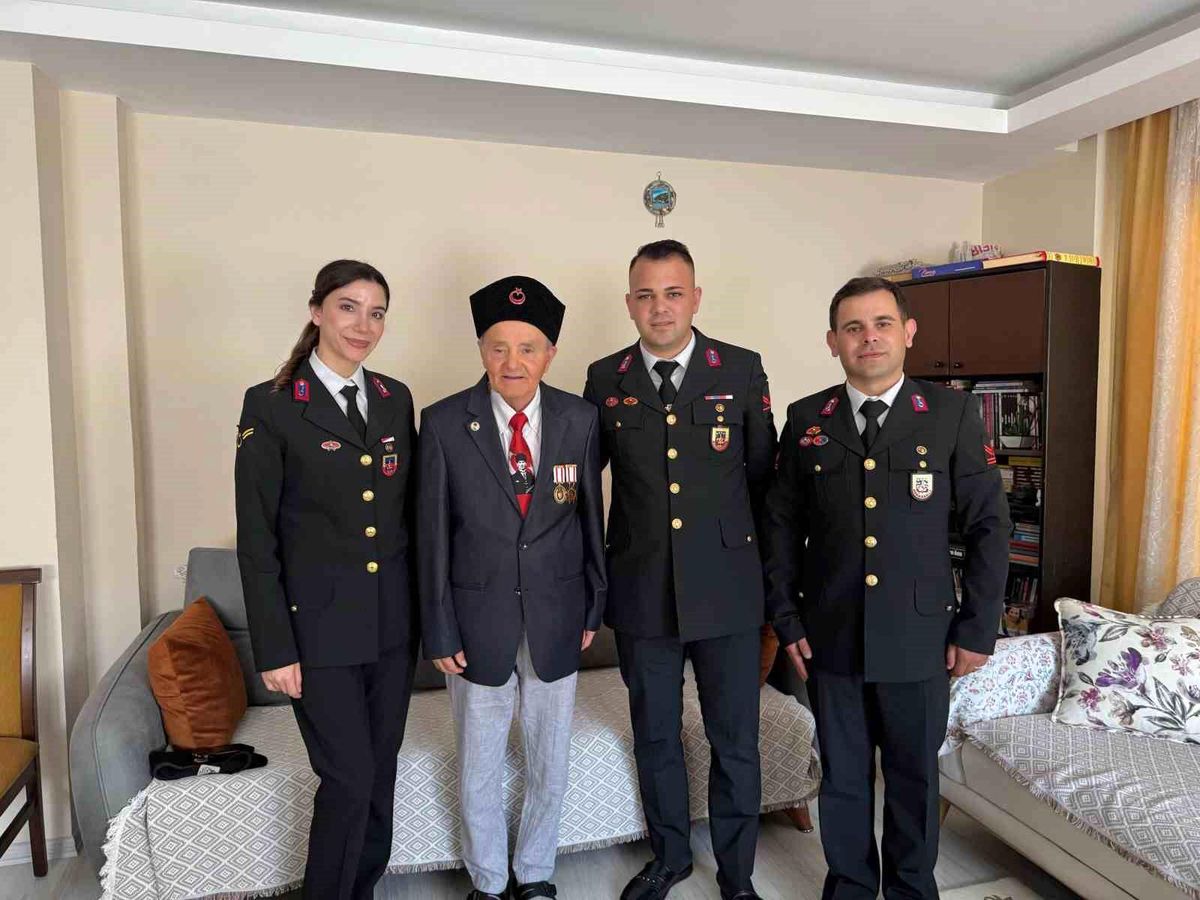 Aydın jandarması, bayramda şehit ailelerini ve gazileri unutmadı