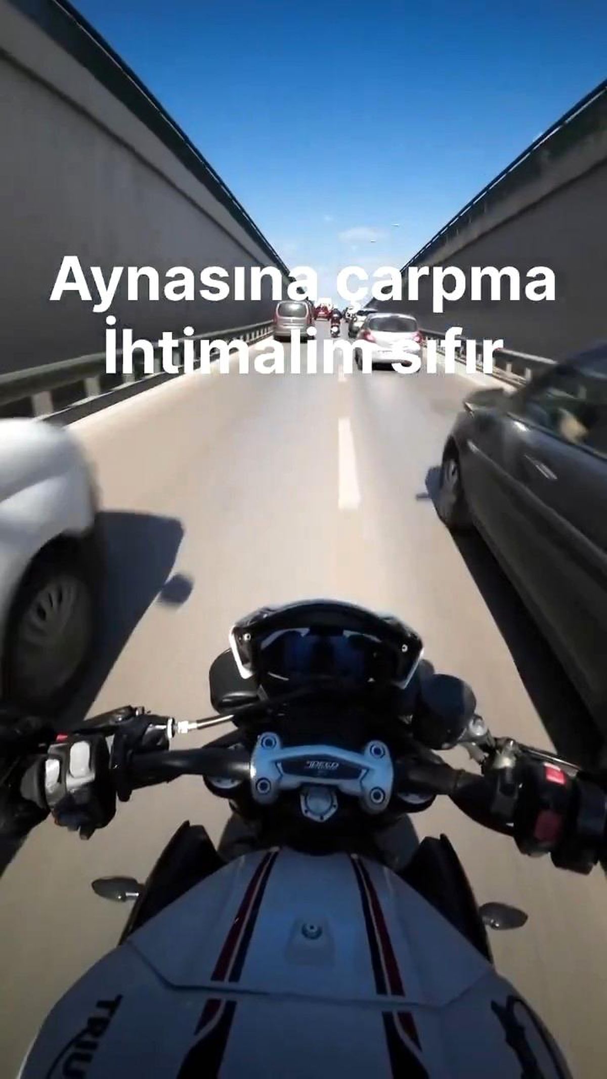 Bursa'da Motosiklet Sürücüsünün Olayı Kask Kamerasına Yansıdı