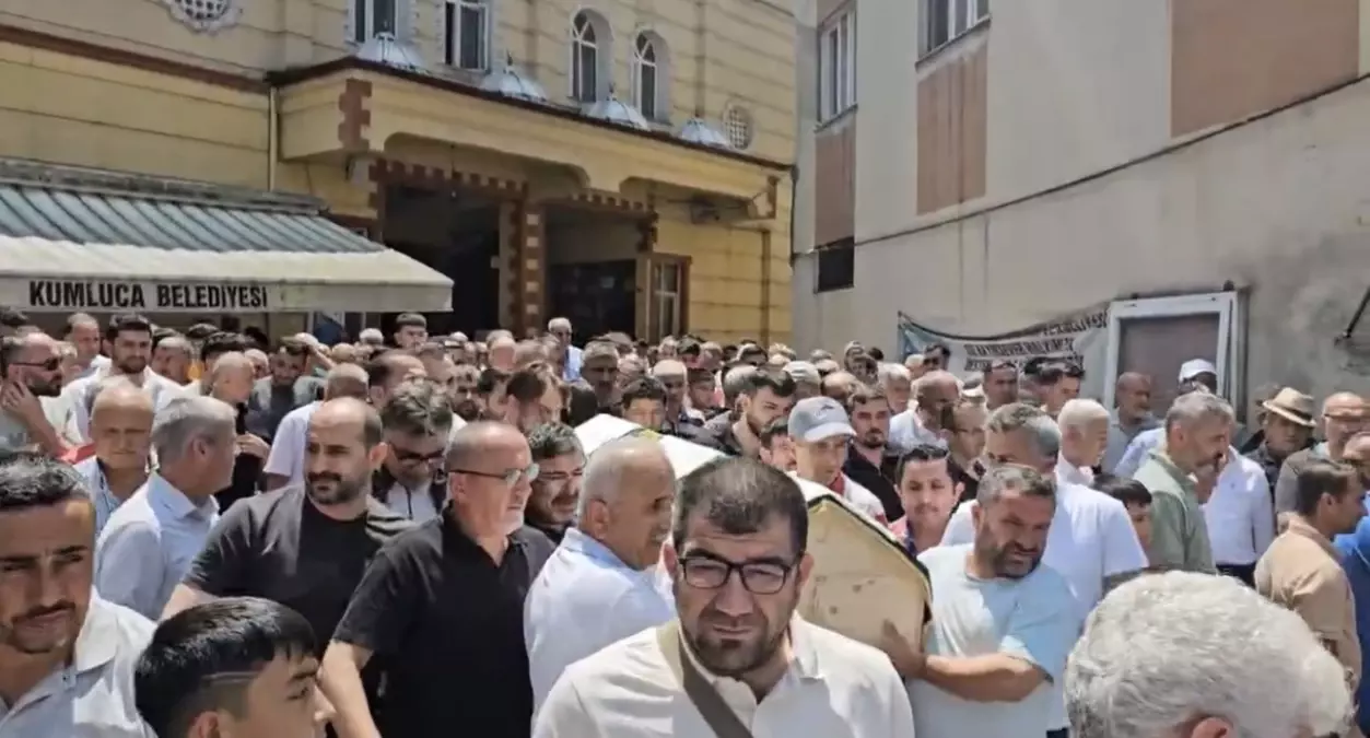 Boğulduktan Sonra Gözyaşlarıyla Defnedildi