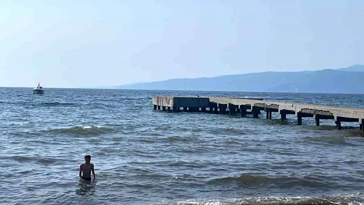 Bursa'da Akıntıya Kapılan İki Gençten Biri Kurtarıldı, Diğeri Hayatını Kaybetti