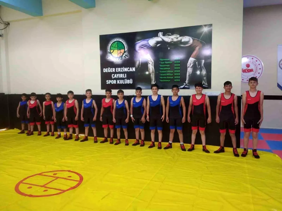 Vali Aydoğdu'dan Sporculara Forma ve Ayakkabı Desteği