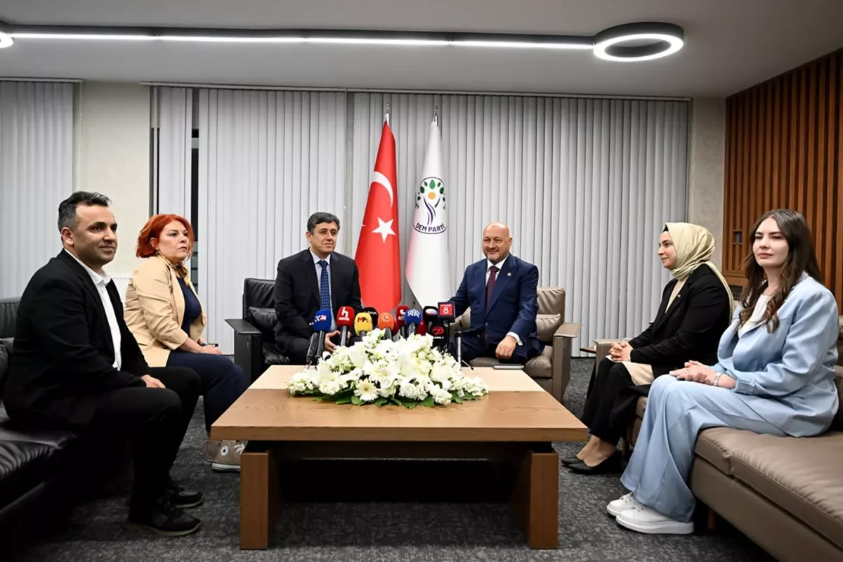 DEM Parti'ye ziyaret üstüne ziyaret! AK Parti heyeti net mesaj verdi