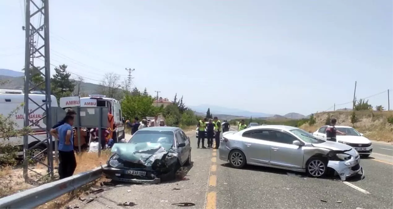 Elazığ'da Trafik Kazası: 5 Yaralı