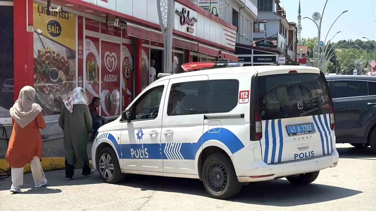 Kocaeli'de Markette Kıyma Makinesine Sıkışan Kadının Parmakları Koptu