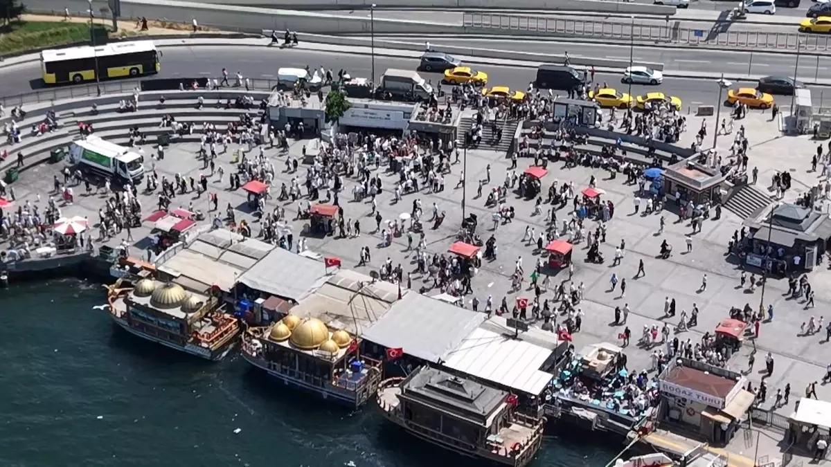 Eminönü'nde Kurban Bayramı Yoğunluğu