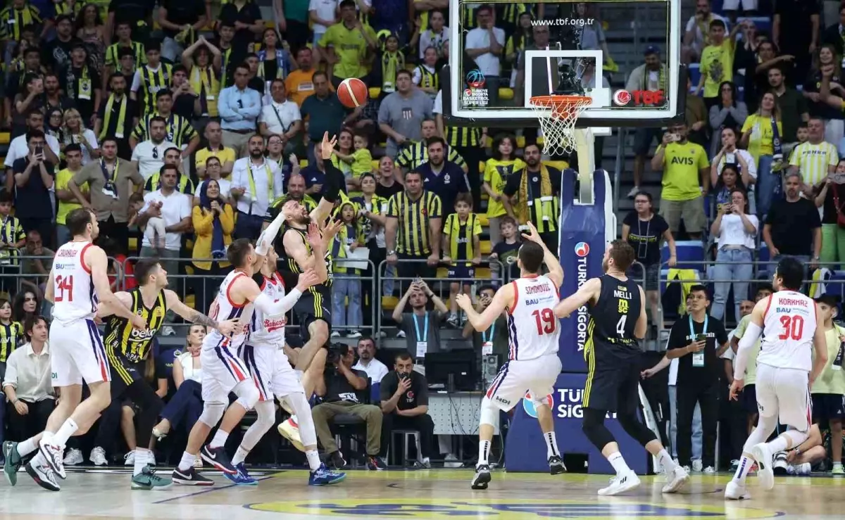 Fenerbahçe, Bahçeşehir Koleji'ni 91-89 Yenerek Seride Öne Geçti