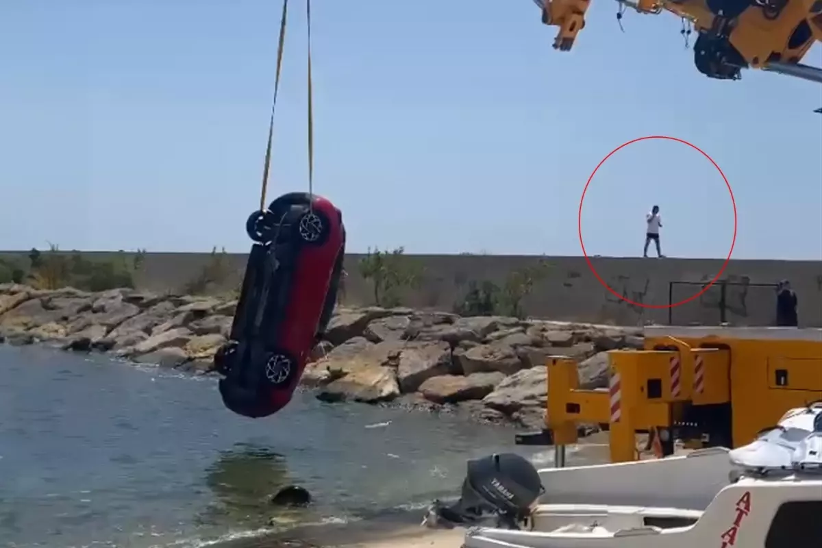 Genç sürücünün bir anlık dalgınlığı pahalıya patladı