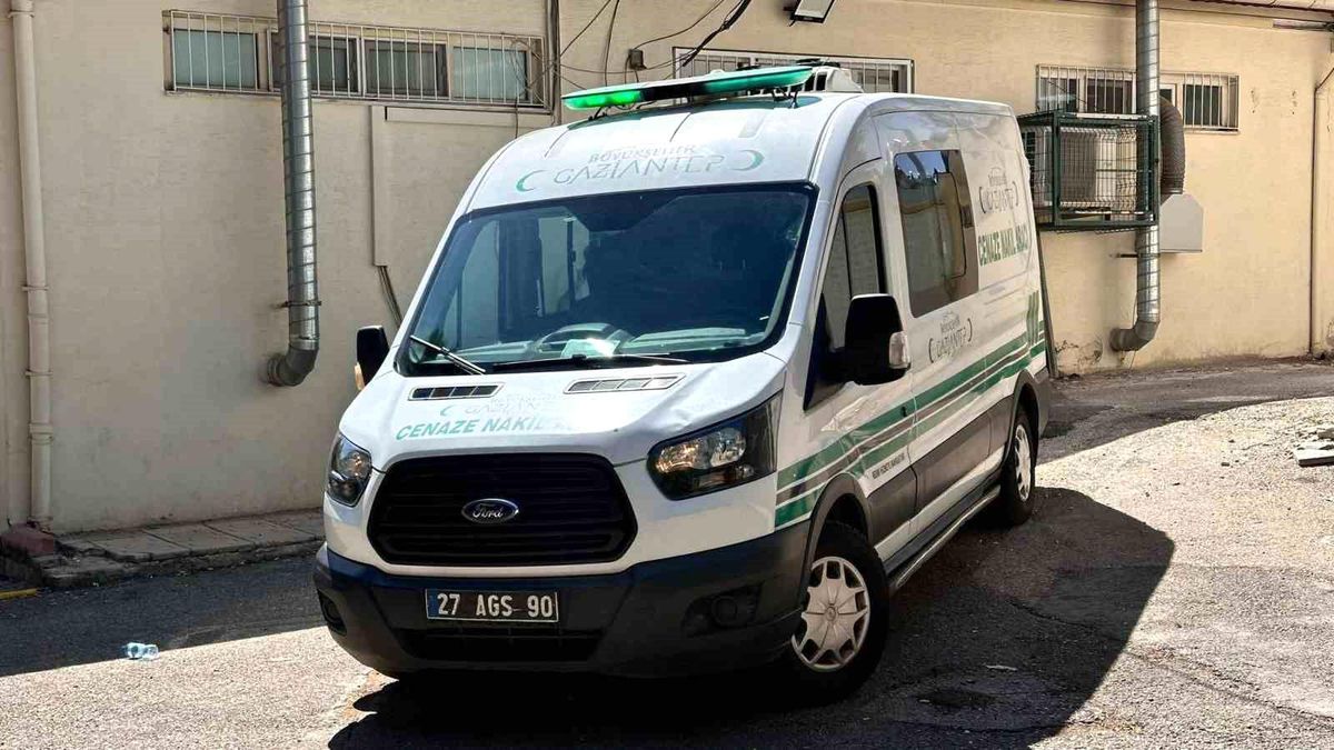 Gaziantep'te Anne ve Kızının Cenazesi Yakınlarına Teslim Edildi