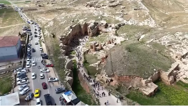 Tourist influx in Mardin during Eid al-Adha! Those who can't find a place are staying in neighboring cities