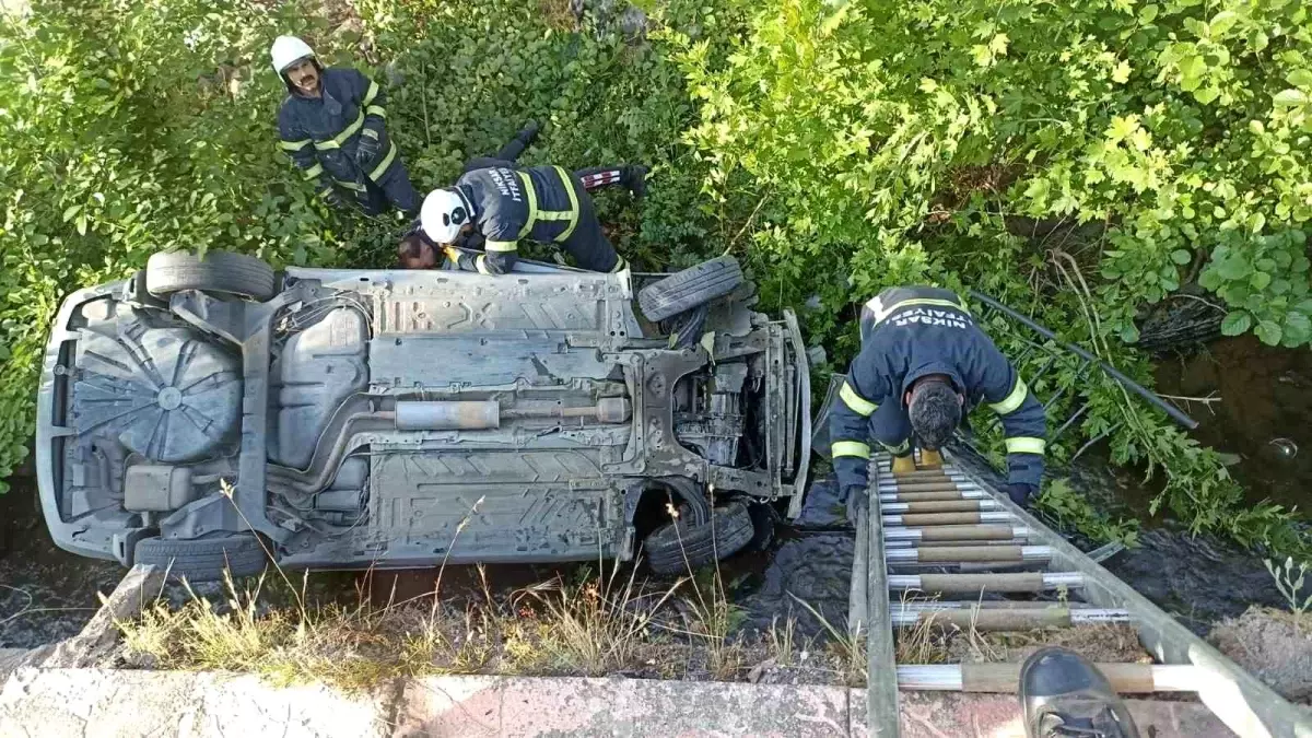 Tokat'ta Trafik Kazası: Araç Dereye Düştü