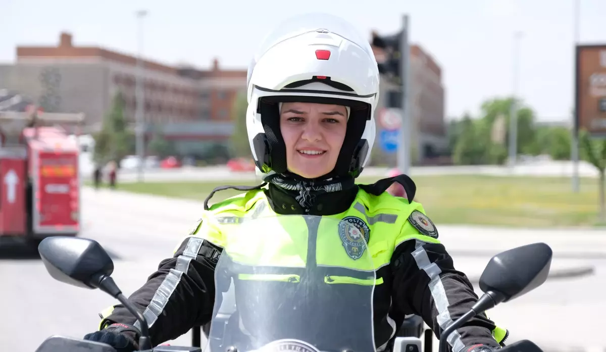 Motosikletli Polis Safiye Işık, Hem Mesleğini Hem Tutkusunu Yaşıyor