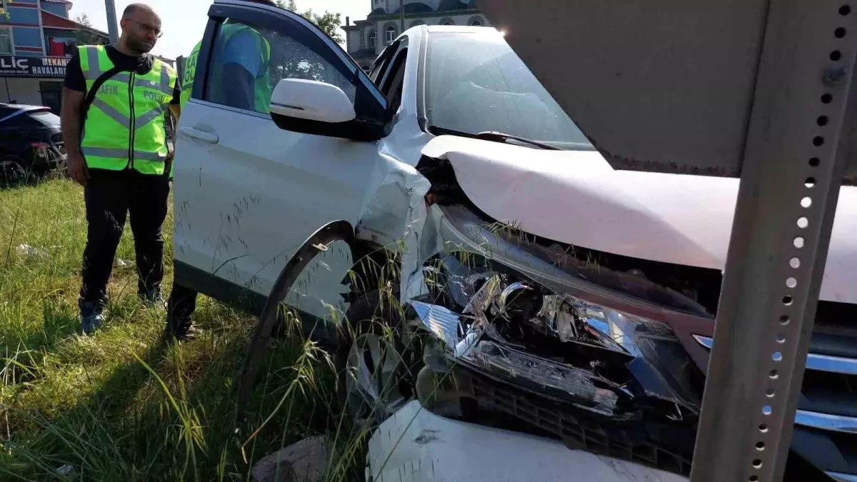 Samsun'da Trafik Kazası: İki Yaralı