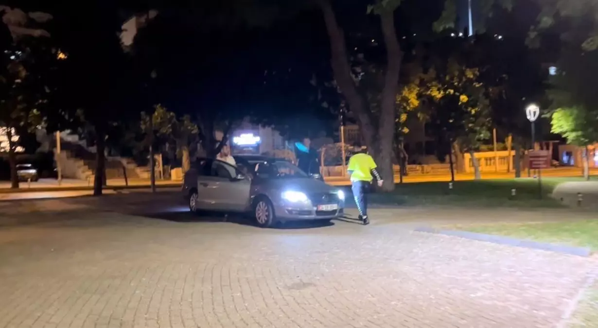 Bursa'da Alkollü Sürücü Kaldırıma Çıktı, Ceza Aldı