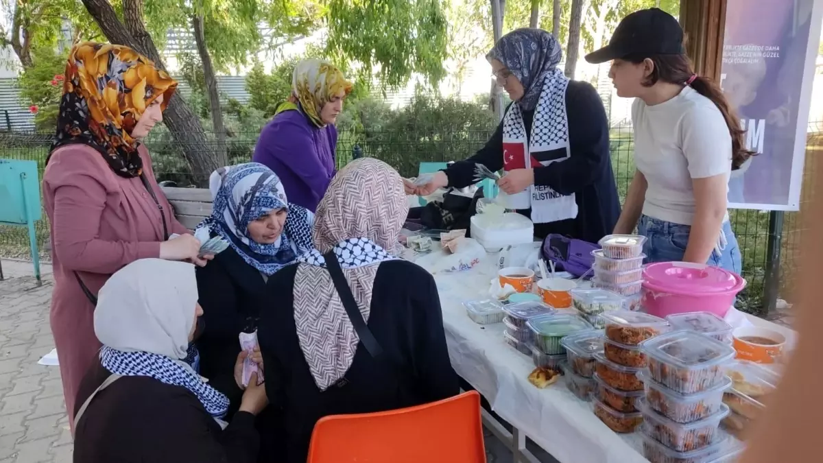 Vanlı Kadınlardan Gazze'ye Destek: 'Hayır Çarşısı' Düzenlendi