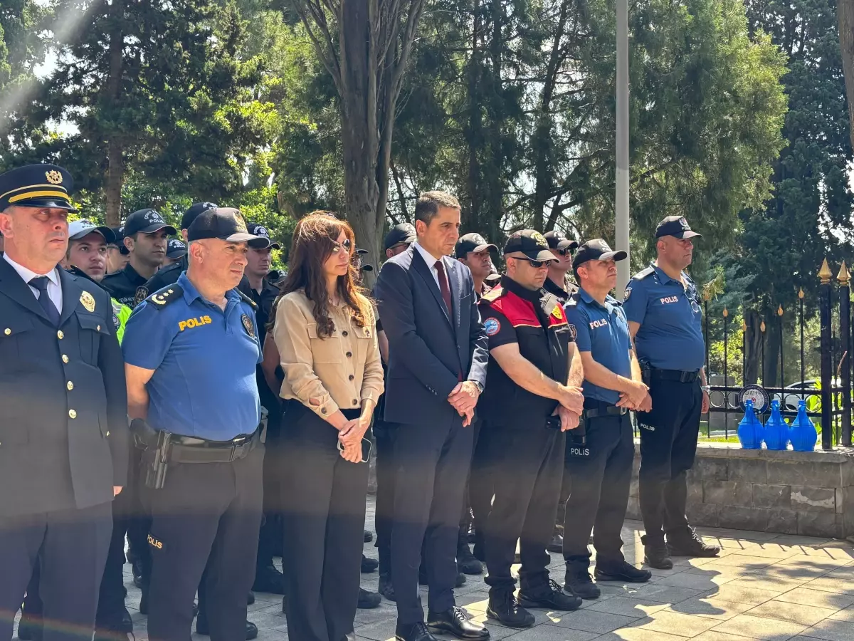 Vezneciler'de Şehit Polisler Anıldı