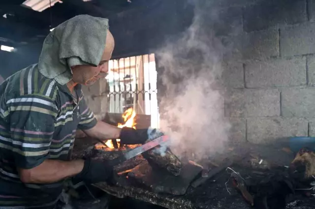Head and Trotter Ironing Work in Adana During Eid al-Adha
