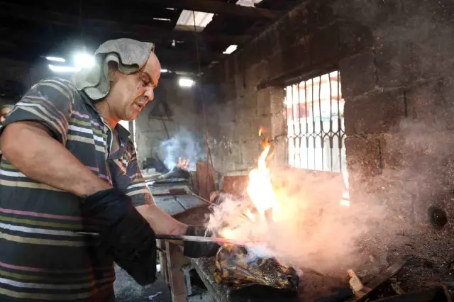 Head and Trotter Ironing Work in Adana During Eid al-Adha