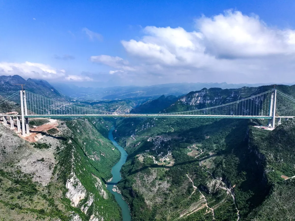 Dünyanın En Yüksek Köprüsü Huajiang Büyük Kanyon Köprüsü'nün İnşaatı Başladı