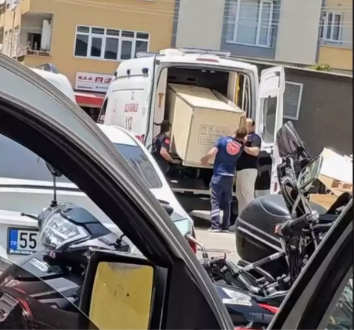 Ambulansa Dolap Yüklenmesi Tepki Çekti