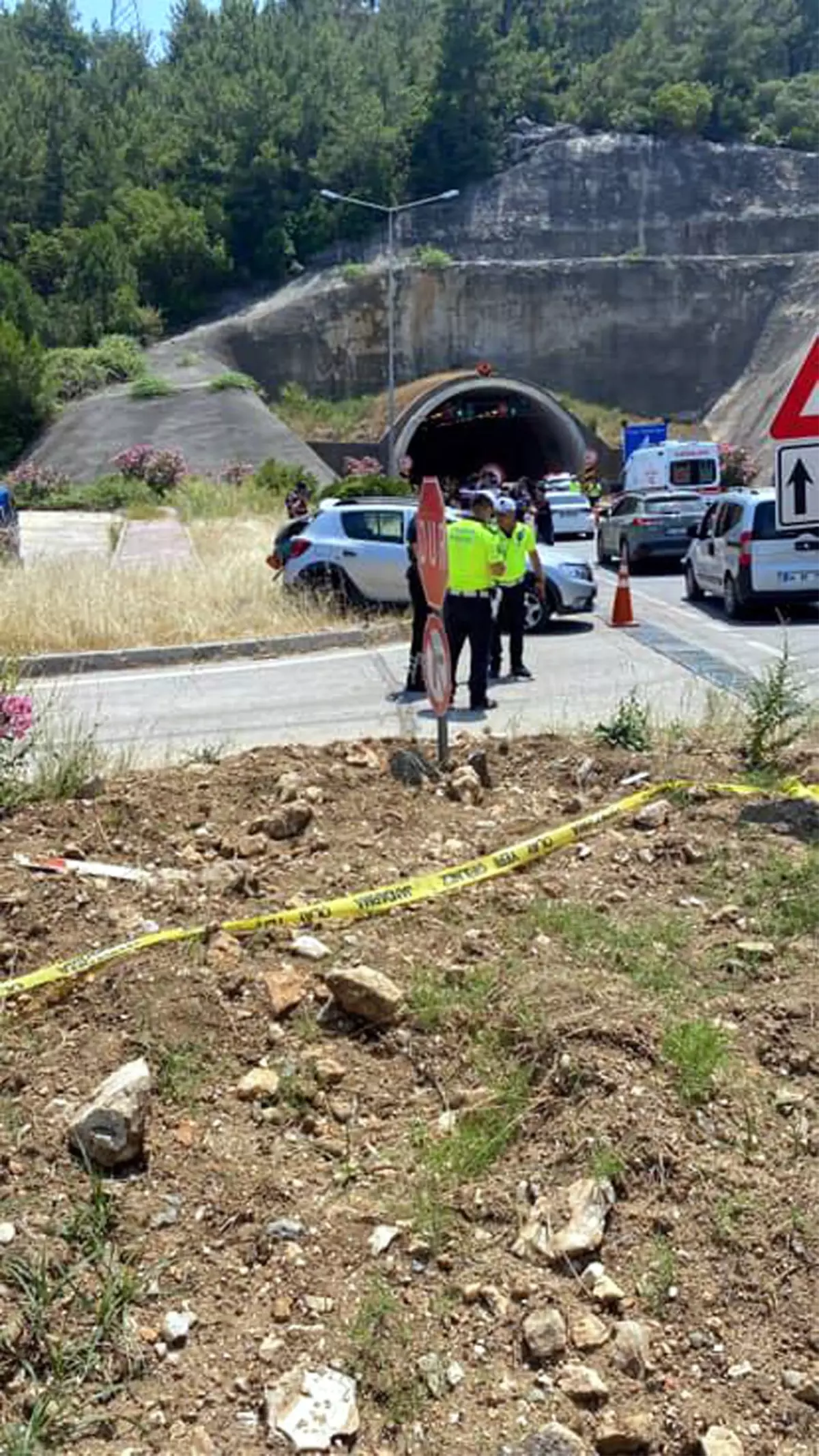 Kemer Yolu'nda Feci Kaza: 2 Ölü, 4 Yaralı