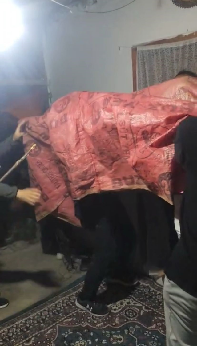 100-Year-Old Holiday Tradition in Bolu: They Go Door to Door in Camel Costumes