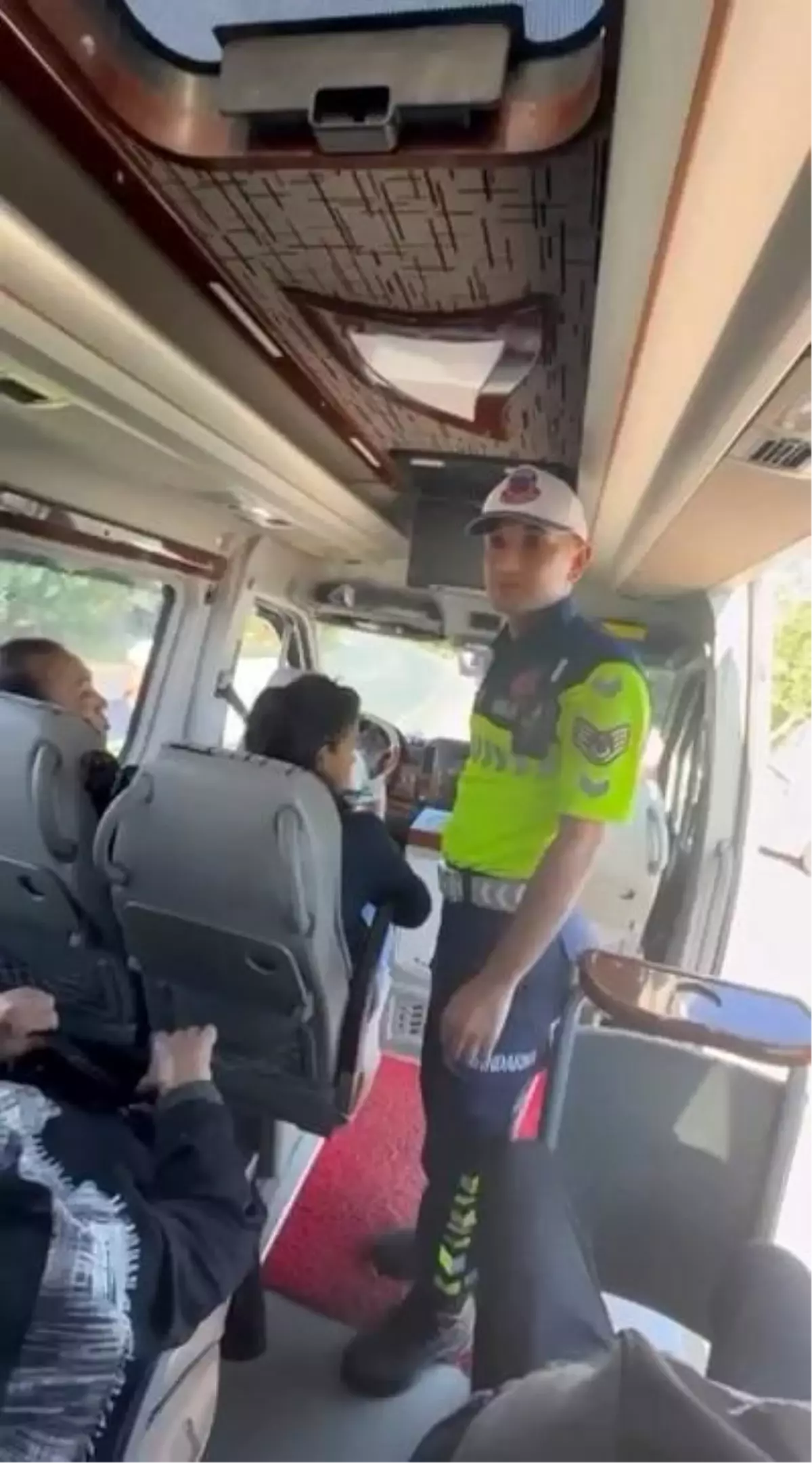 İznik'te Sivil Trafik Denetimi: Emniyet Kemerini Takmayan Sürücüye 3 Bin 160 TL Ceza