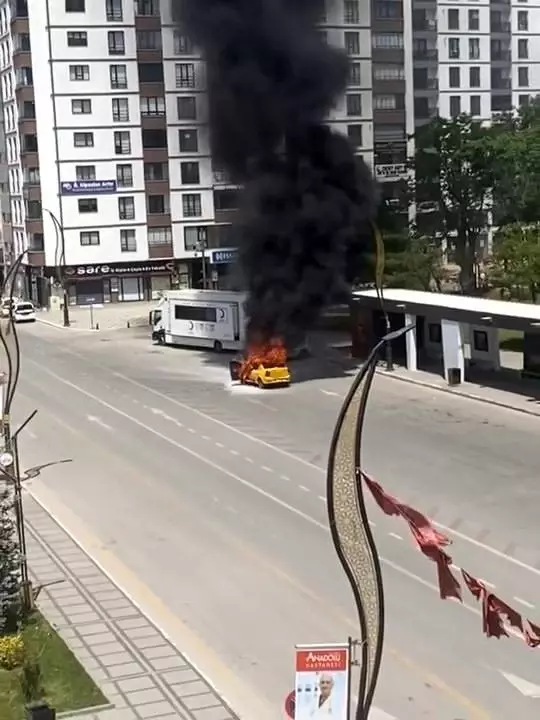 The commercial taxi turned into a fireball with the ignition of the lighter