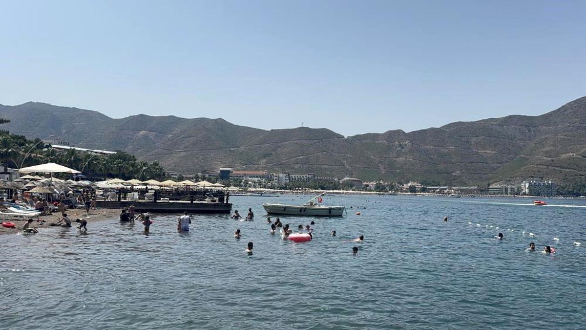 Marmaris'te Boğulma Tehlikesi: Tatilci Hastaneye Kaldırıldı