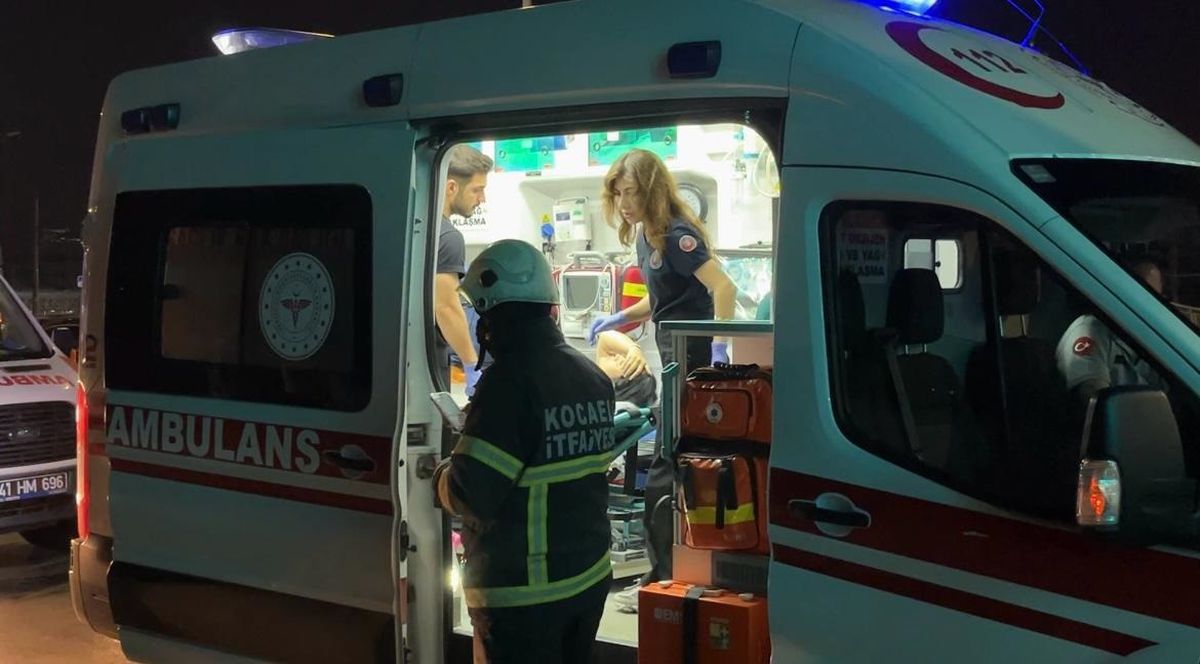 Kocaeli'de Trafik Kazası: 2 Yaralı