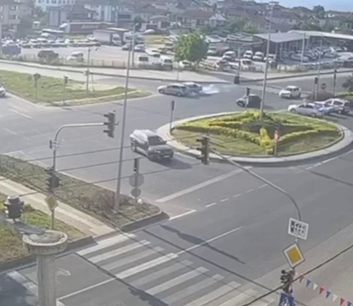 Düzce'de Kavşakta Otomobil Çarpışması: 1 Yaralı