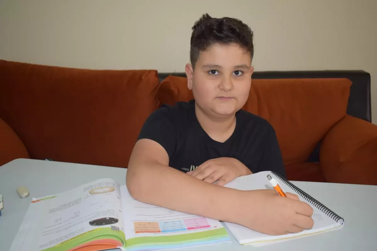 Kemik Kanseriyle Mücadele Eden Öğrenci Bursluluk Sınavında Başarı Elde Etti