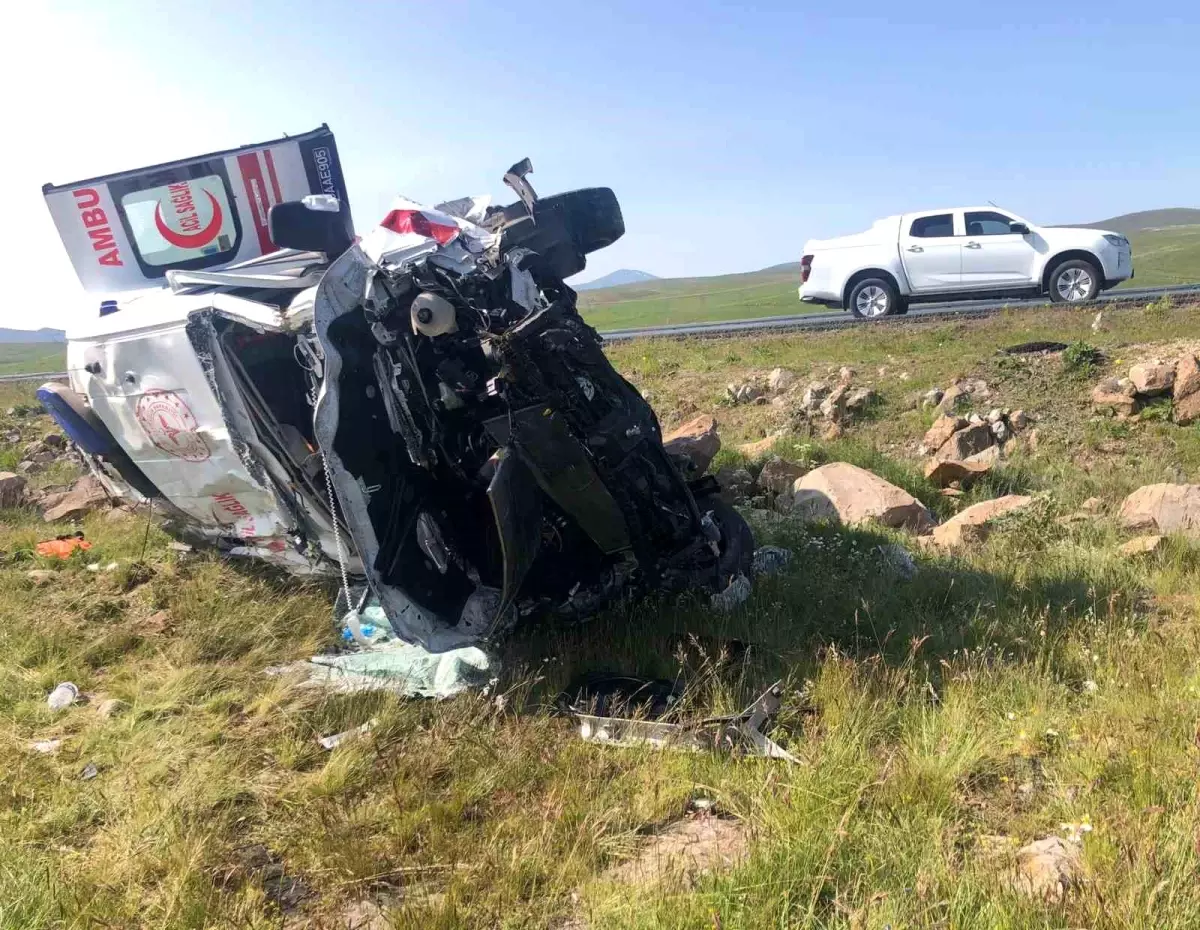 Kars'ta Ambulans Şarampole Uçtu: 4 Sağlık Çalışanı Yaralandı