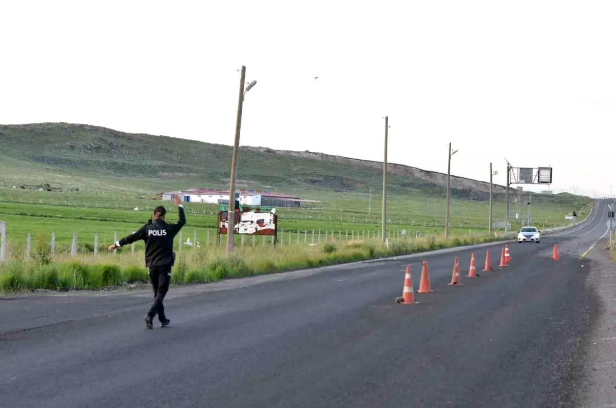 Kars'ta Asayiş ve Trafik Uygulamaları Sıklaştırıldı