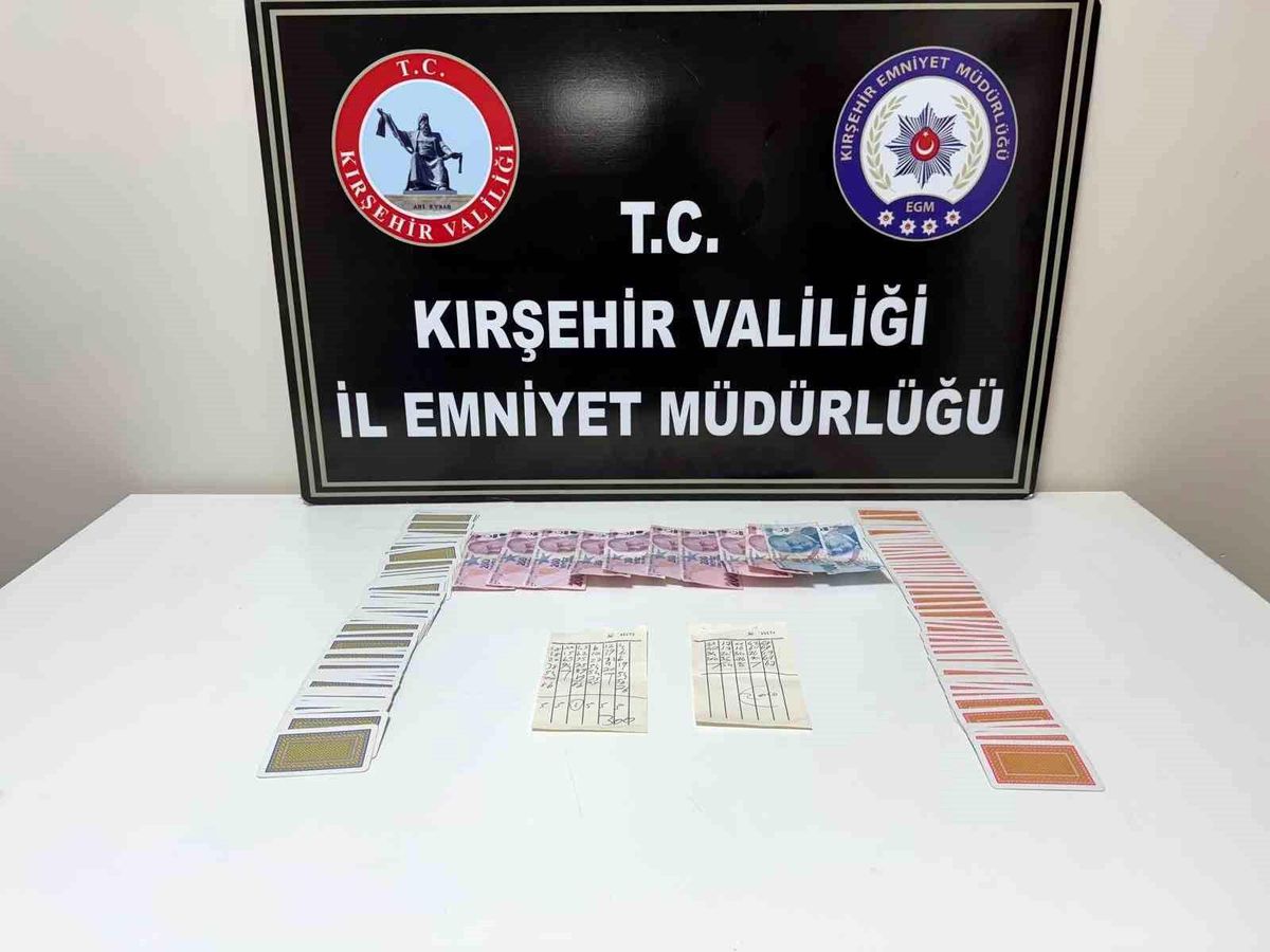 Kırşehir'de Kumar Oynayan 4 Kişiye Para Cezası