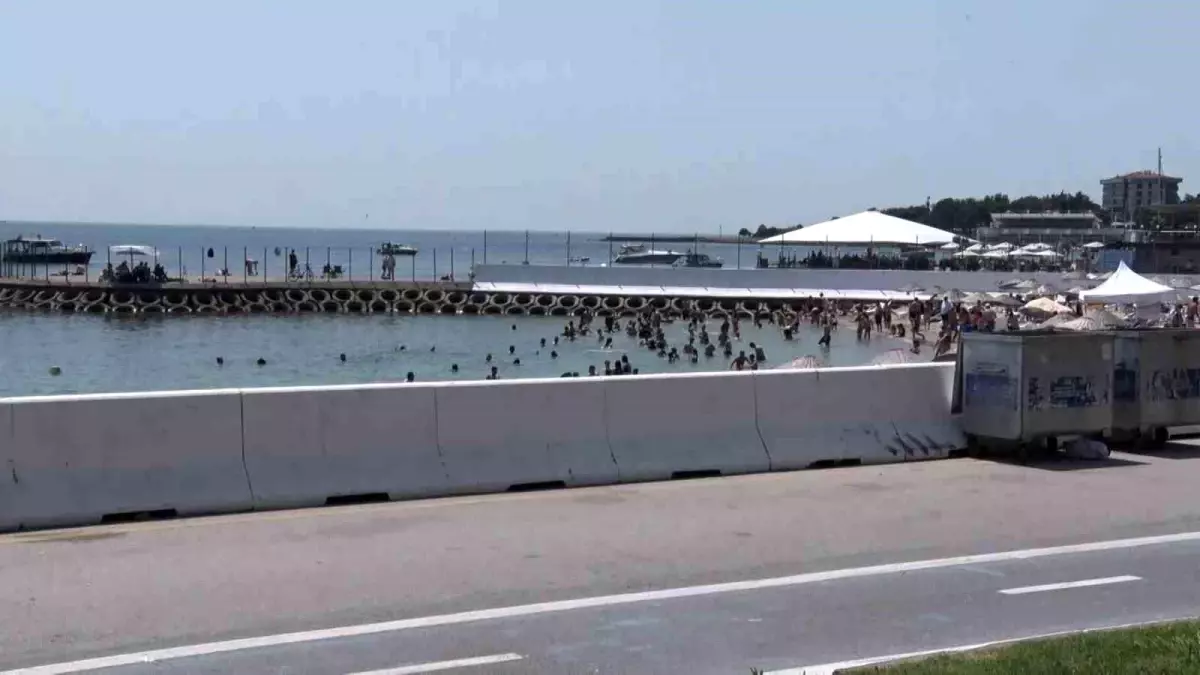 Kurban Bayramı'nda Caddebostan Plajı'na Akın