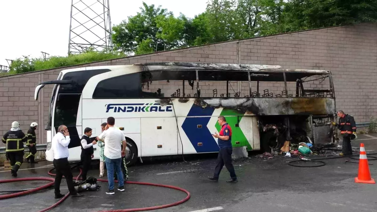 Ordu'dan İstanbul'a Giden Otobüs Tünelde Alev aldı