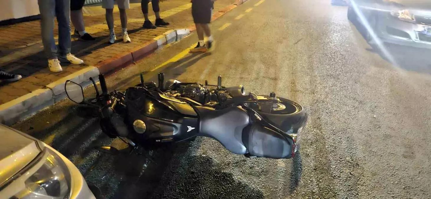 Antalya'da Motosiklet Kazası: Ehliyetsiz Sürücü Yaralandı