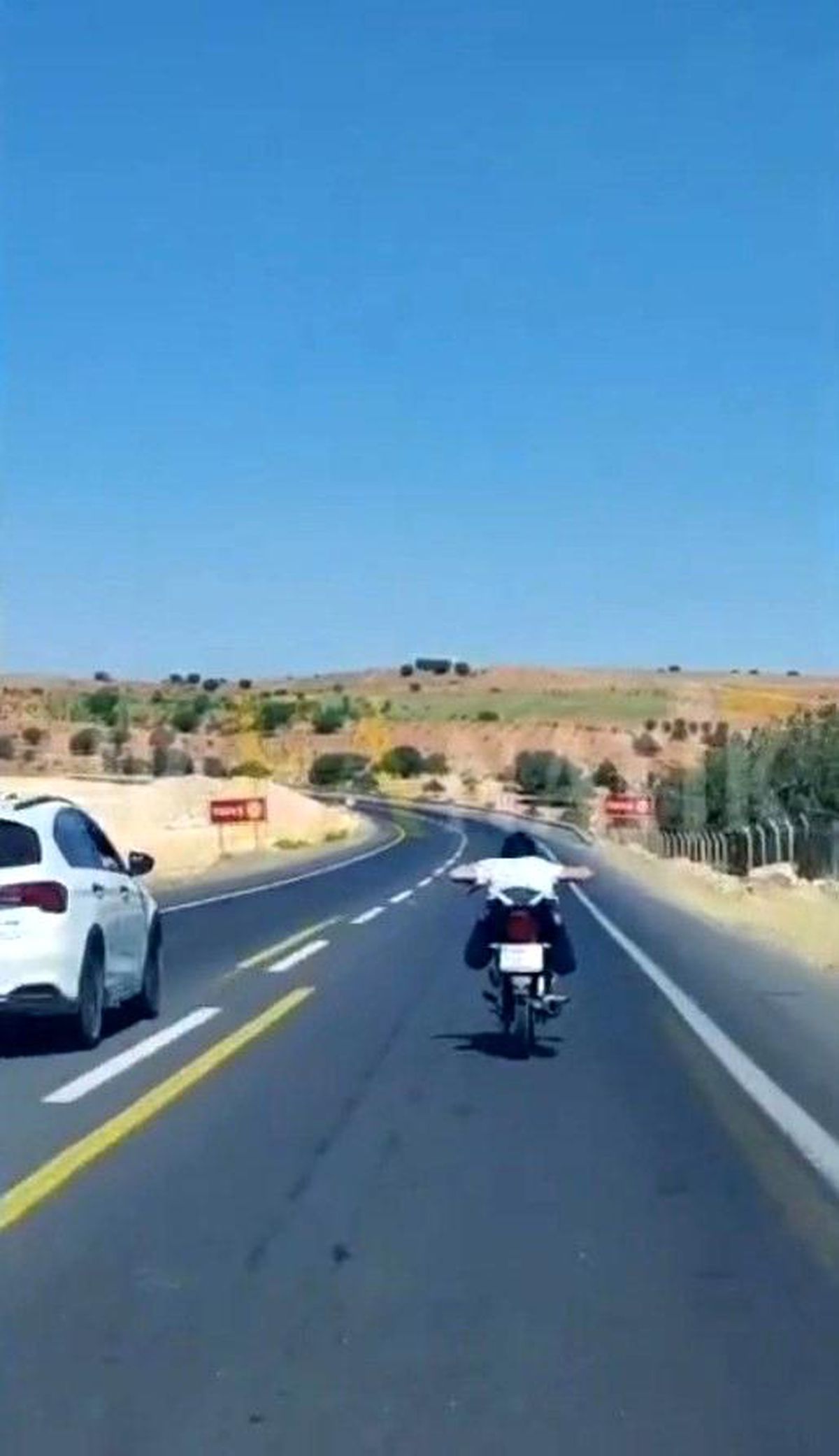 Şanlıurfa'da Motosiklet Sürücüsüne Yüzüstü İlerlediği İçin Ceza