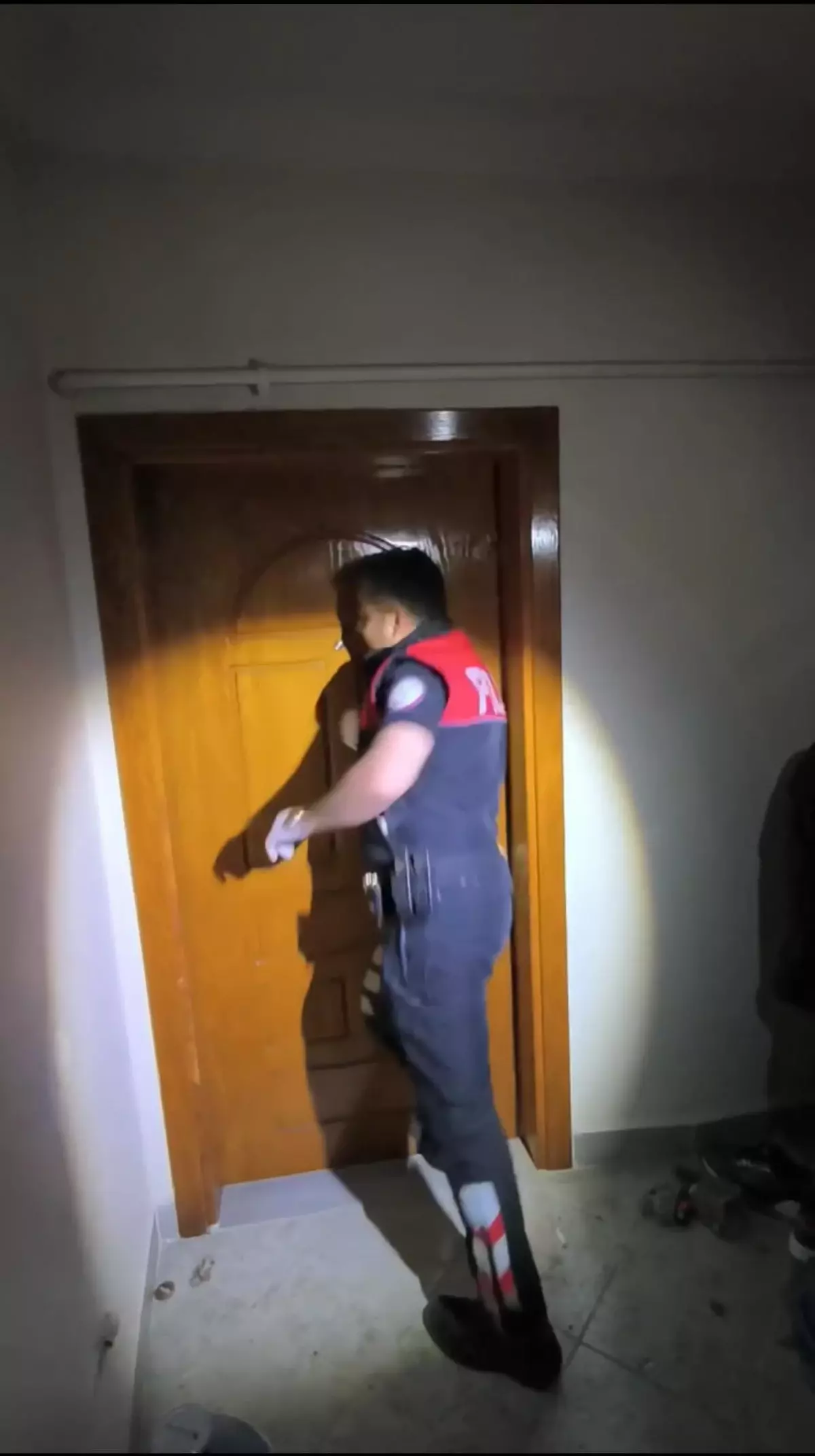 Sarıyer'de Uyuşturucu Operasyonu: 19 Kök Hint Keneviri Ele Geçirildi
