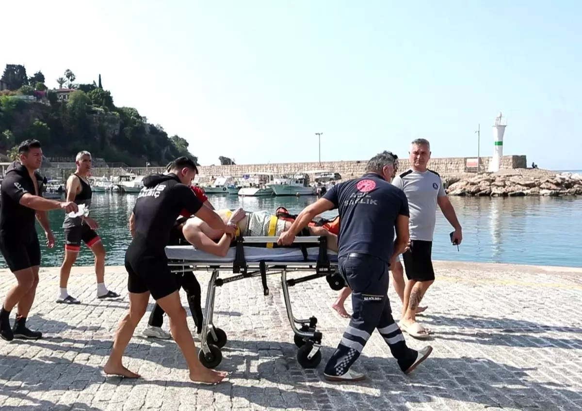 Antalya'da SUB Yaparken Fenalaşan Genç Boğulma Tehlikesi Geçirdi
