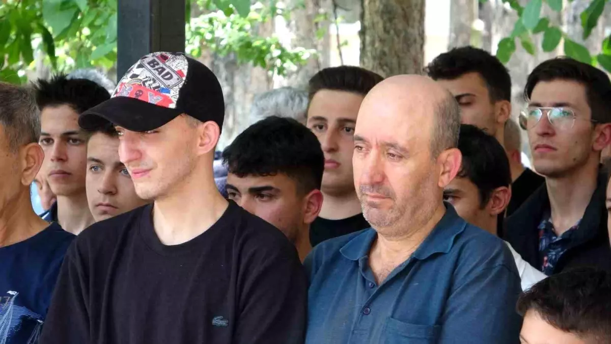 Antalya'da Motosiklet Kazasında İki Genç Hayatını Kaybetti