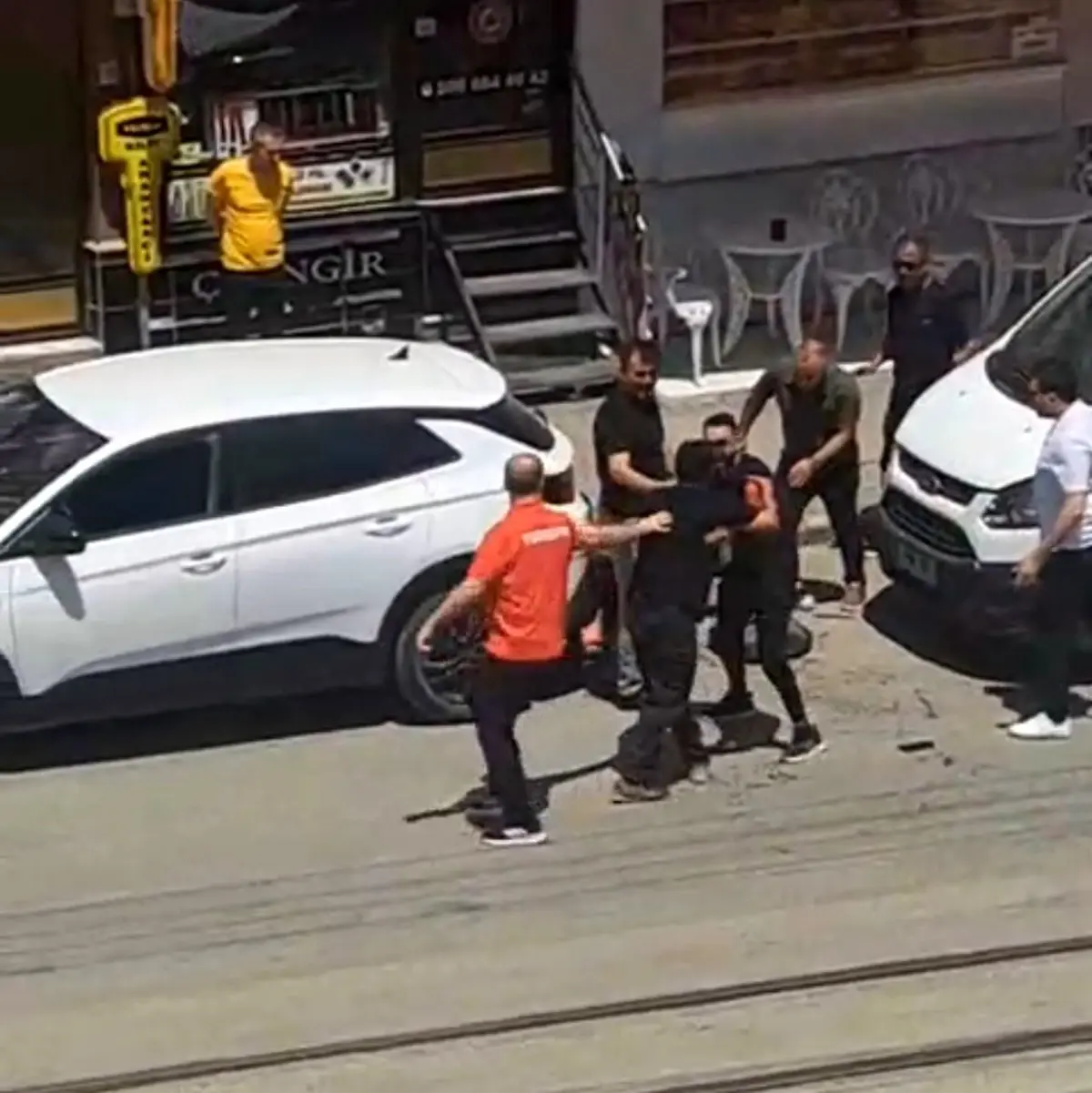 Eskişehir'de Akrabalar Arasında Bıçaklı Saldırı: 3 Yaralı