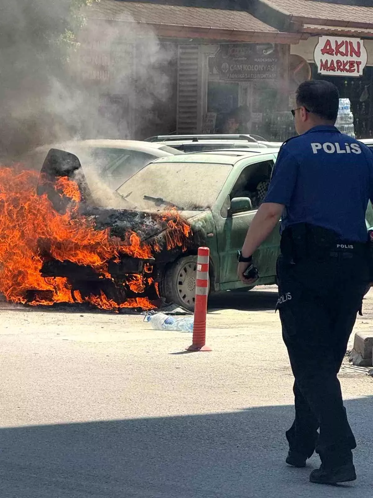 Ankara'da bir araç alev alev yandı