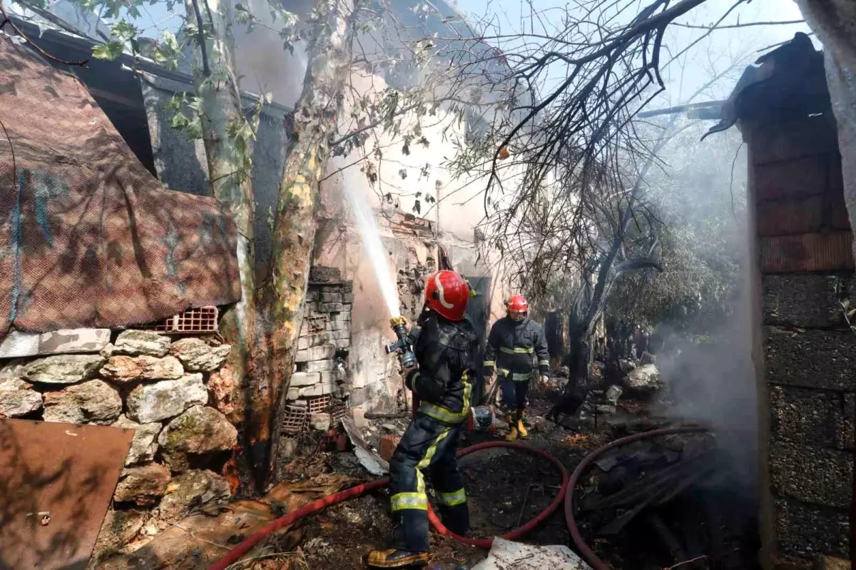 Antalya'da Mangal Yangını: Yaşlı Kadın Kıl Payı Kurtuldu
