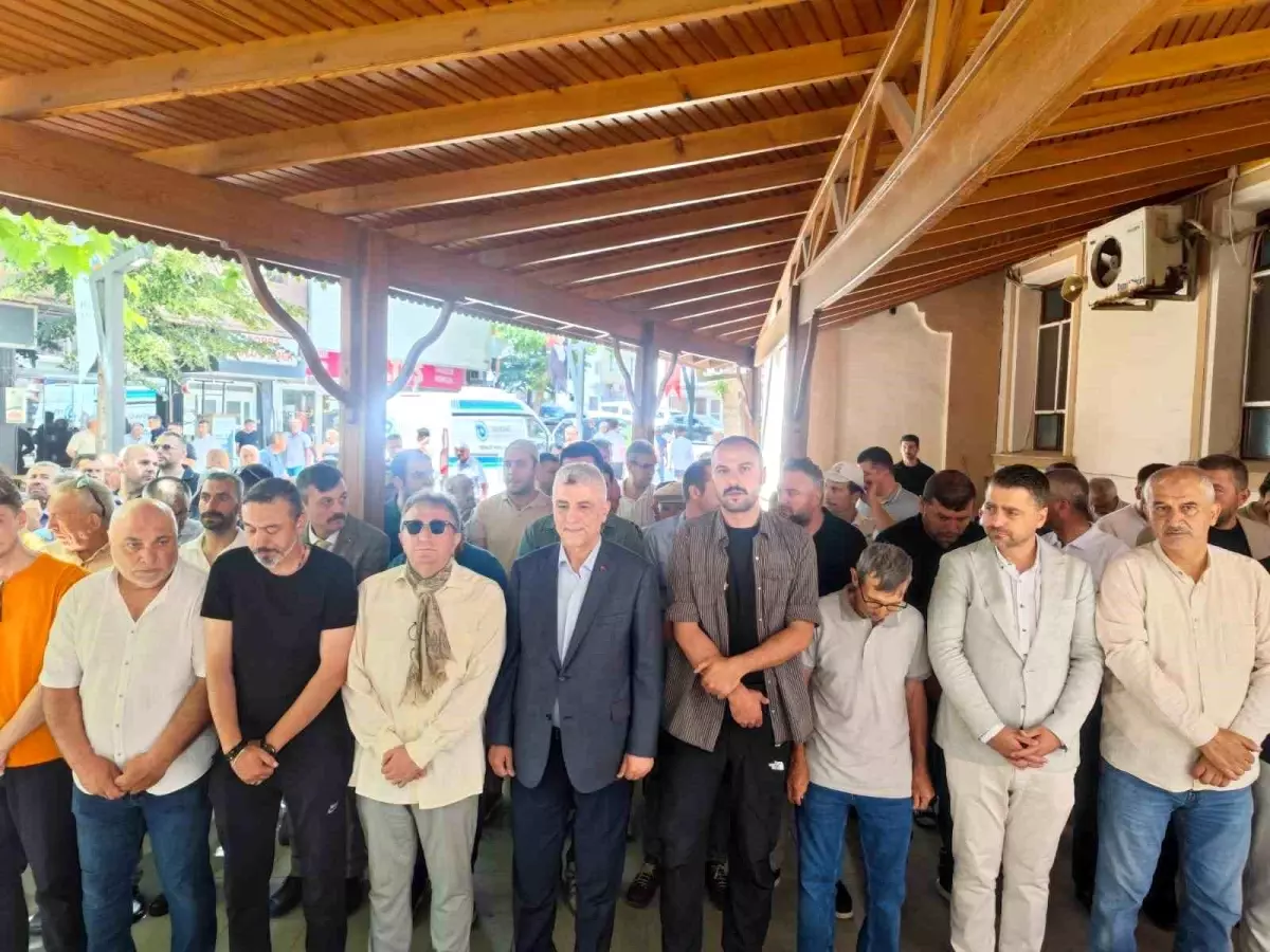 Ticaret Bakanı Ömer Bolat, Teyzesinin Cenazesine Katıldı